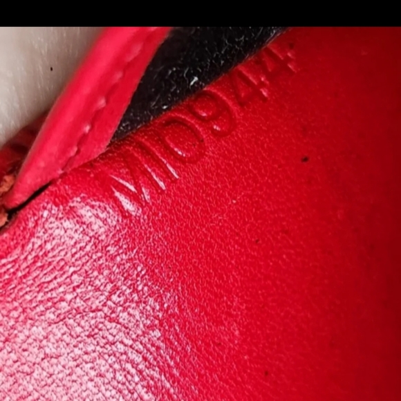 Louis Vuitton Epi Wallet - Picture 9 of 9